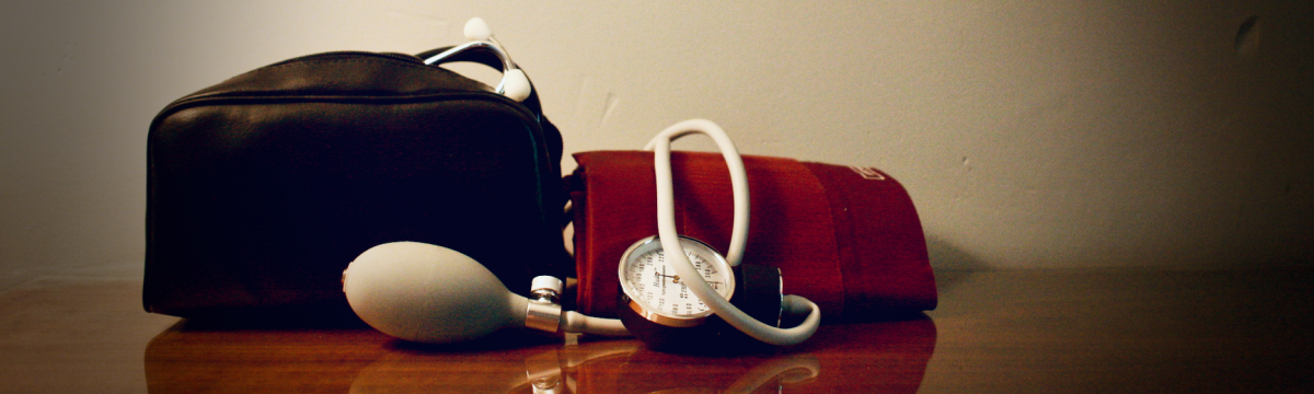 Medical blood pressure measurement equipment including cuff and gauge